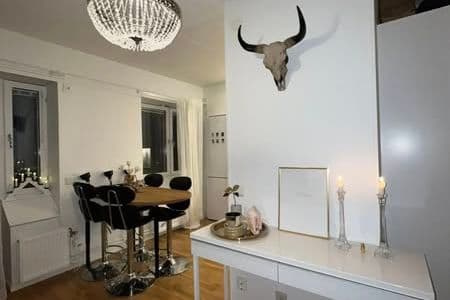 2:a högst upp med hiss nära uni