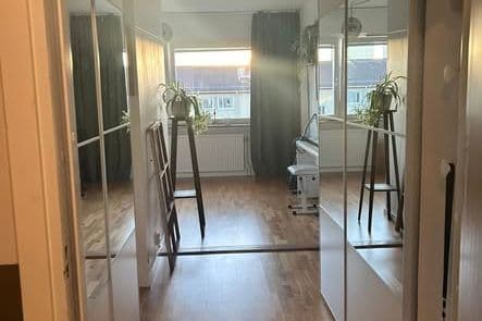 Charmig 1:a med sovloft i Viksäng